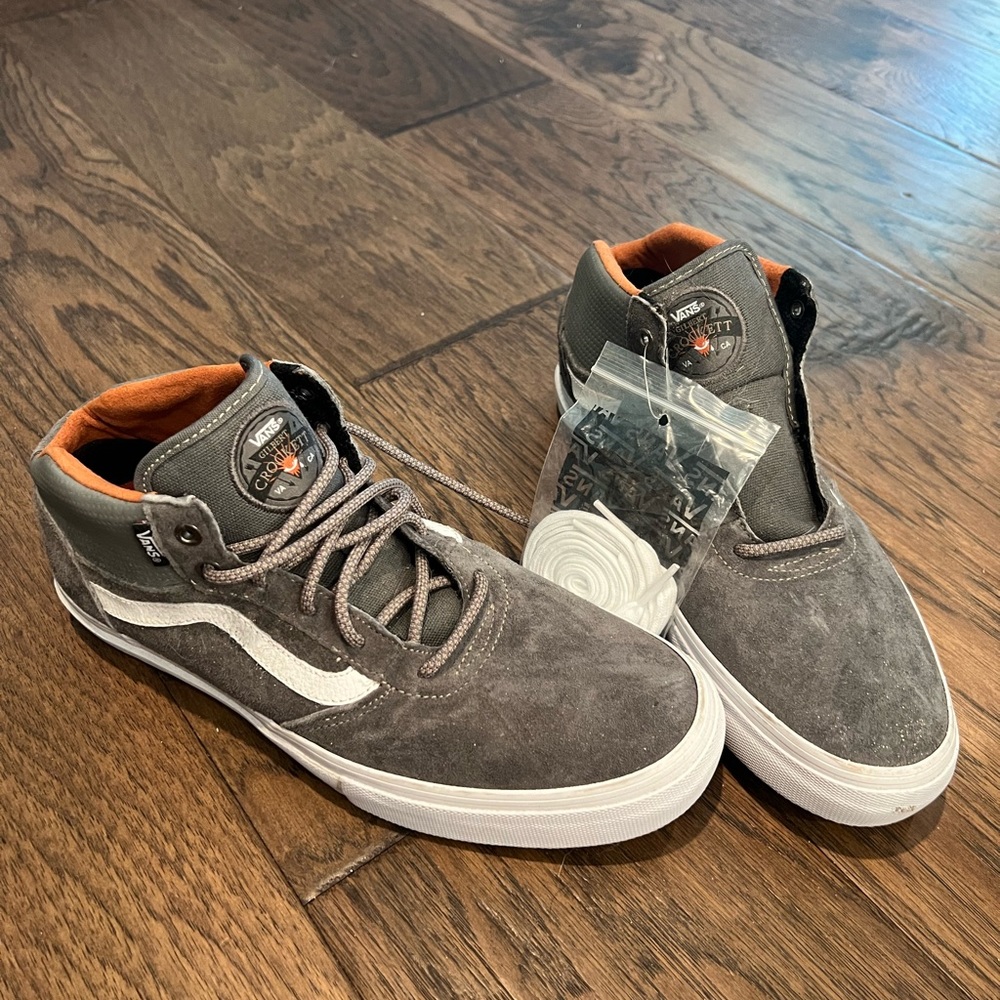 VANS - never worn velvet vintage vans